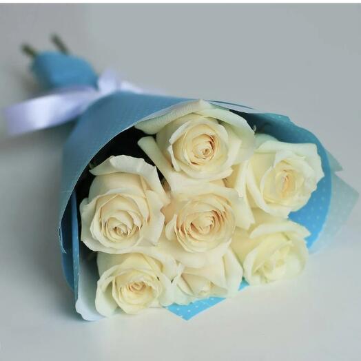 Bouquet of 7 white roses in a blue package
