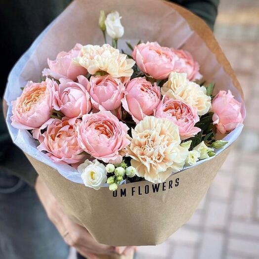 Ramo de rosas en forma de peonía