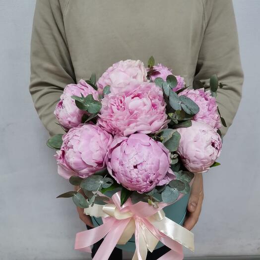 9 pink peonies with eucalyptus in a hatbox