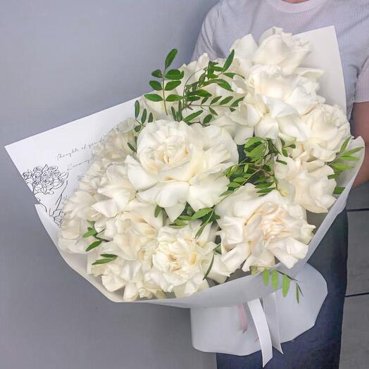 ✅ White roses
