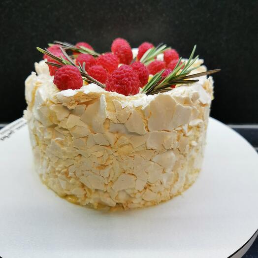 Meringue cake