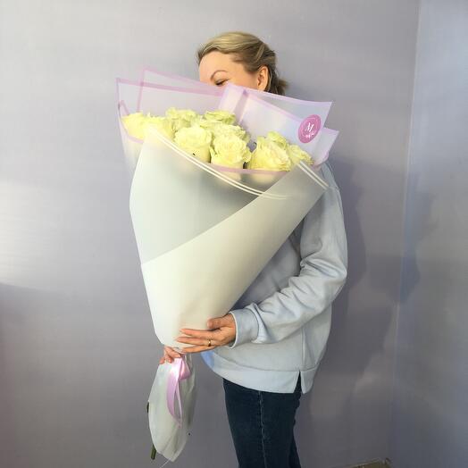 Stylish monobucket with lace pistachio rose