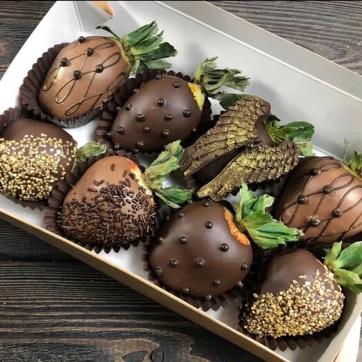Set of chocolate-covered strawberries "Magic of the senses"