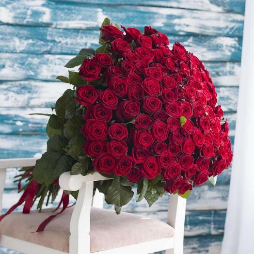 Bouquet of 101 Red Naumi roses