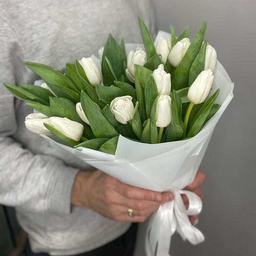 Букет из белых тюльпанов 15
