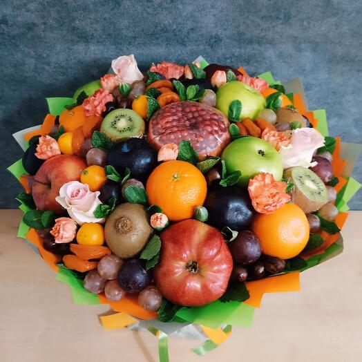 Fruit bouquet with flowers,, Favorite"