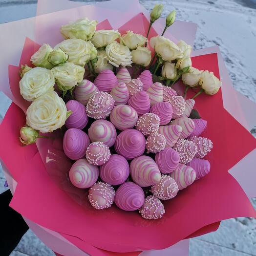 Fresas cubiertas de chocolate + rosa de arbusto
