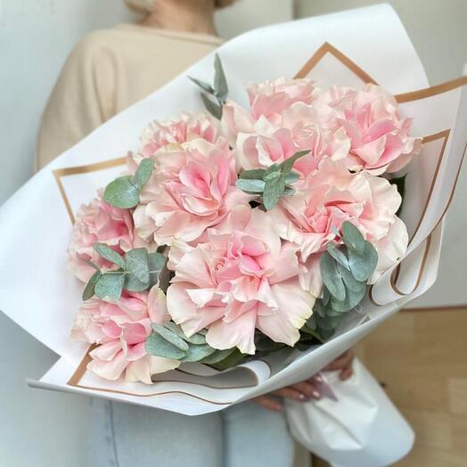 Bouquet of pink roses