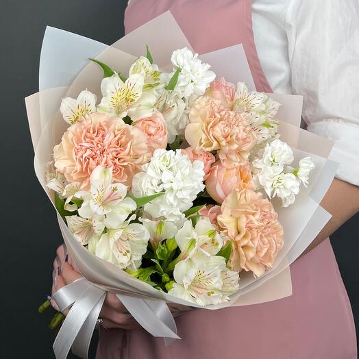 Bouquet of flowers. Juliet bush roses, caramel Dianthus and white Mattiola