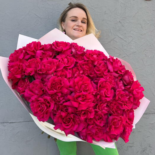 51 французская роза в ярком малиновом цвете