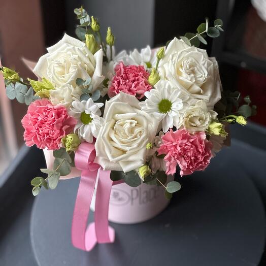 Flores en Caja con rosa peonía y eucalipto