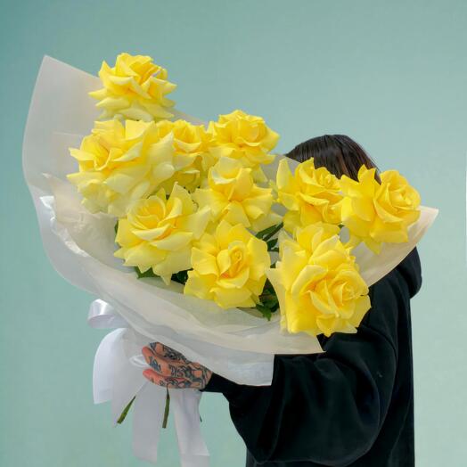 11 желтых роз
