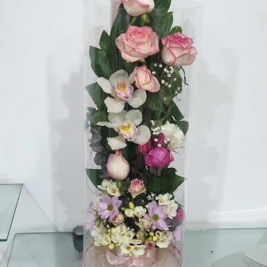 Орхидея и розы в кольбе