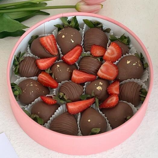 Клубника в боксе S