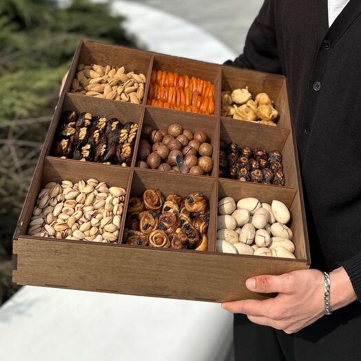 Премиум бокс с орехами и сухофруктами