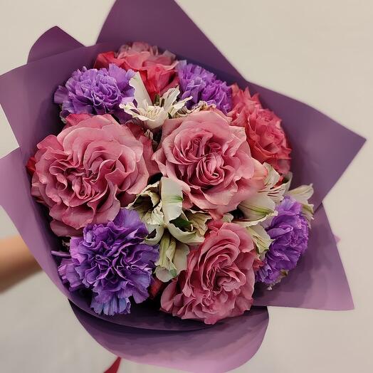Букет из Пионовидных Роз, Диантусов и Альстромерий