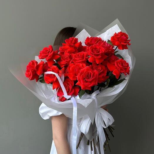Алые розы