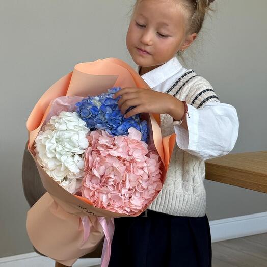 Букет из 3 микс гортензий