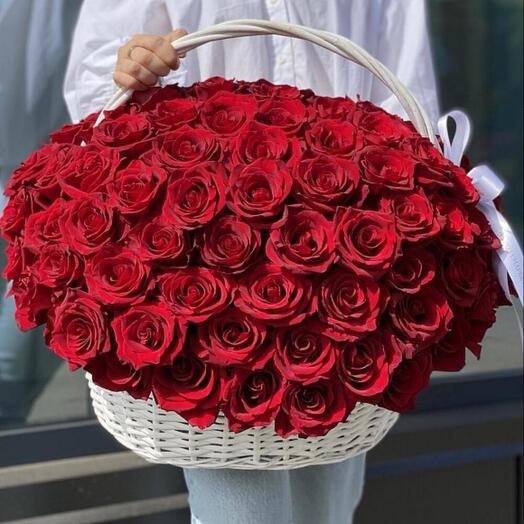 101 роза в корзине