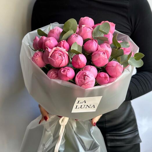 Кустовые розы Silva pink 9 и эвкалипт