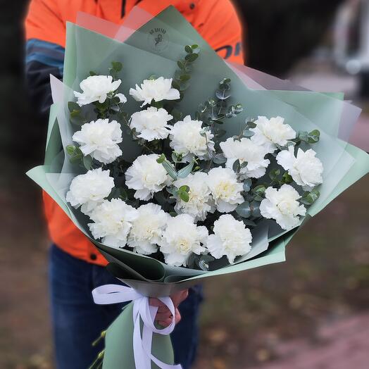 Букет 17 белых гвоздик