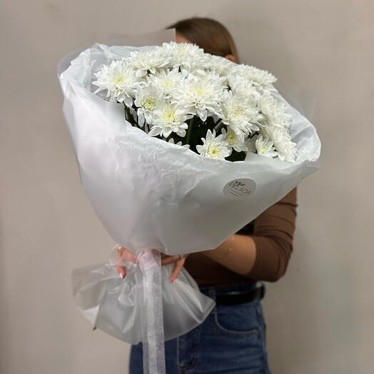 Моно букет из белой кустовой хризантемы