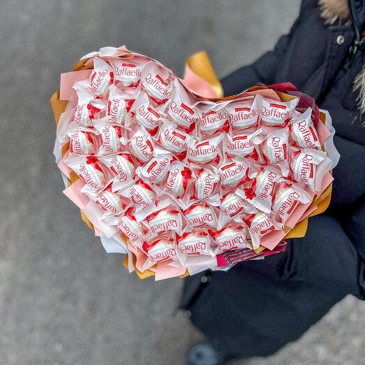 Букет из Raffaello "LOVE"