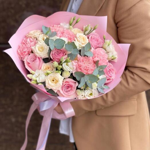 Rosas, eustoma y Dianthus