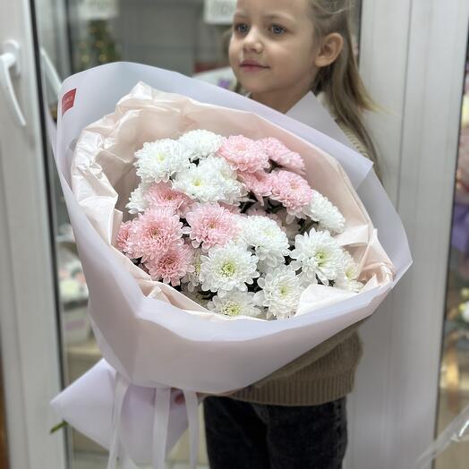 Нежный букет с хризантемой