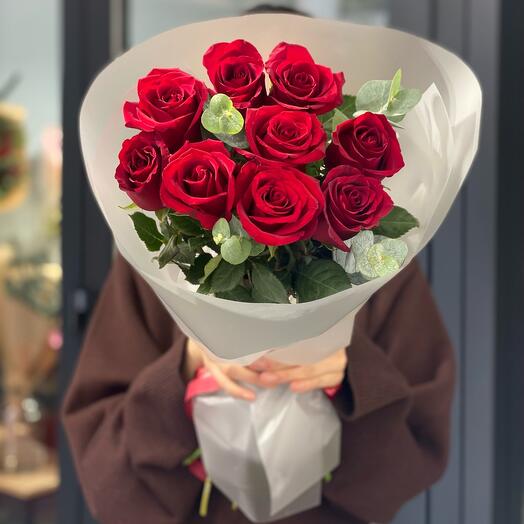 Премиум қызыл раушандар эвкалиптпен 9 дана