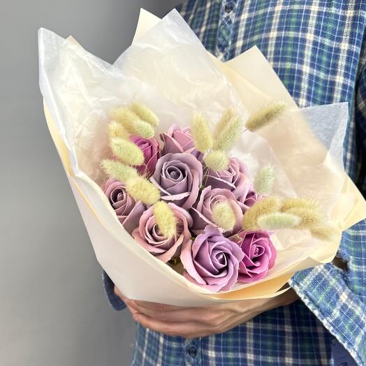 Букет из мыльных роз с лагурусом