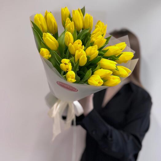 Букет 25 желтых тюльпанов