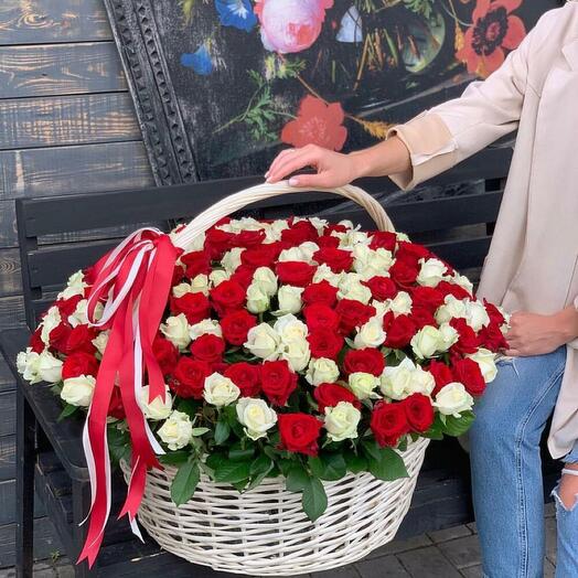 Корзина из 201 розы