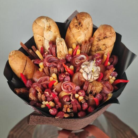 Вертикальный мясной букет с сырами, орешками 6922