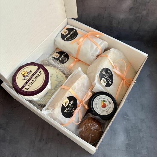 Вкусный подарочный набор сыров Идеально к вину миди