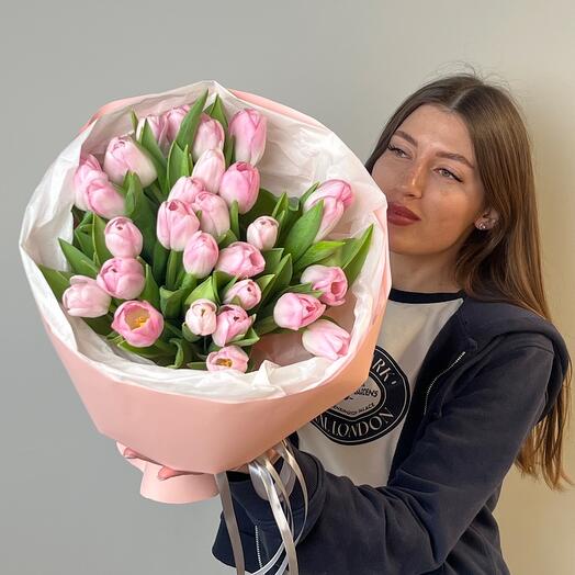 Нежно розовые тюльпаны
