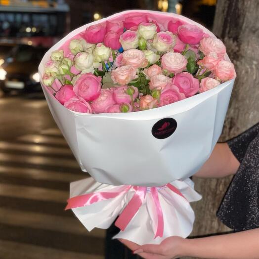 Peony-shaped bush roses 9 pieces
