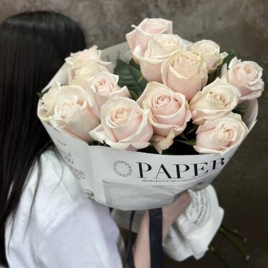 Monobucket of delicate roses "Pink mood"