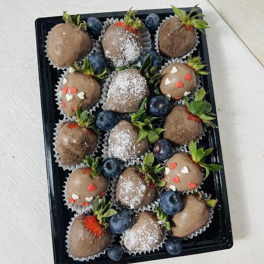 Клубника в молочном шоколаде