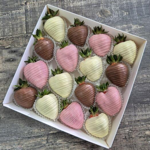 Chocolate-covered strawberry set 3