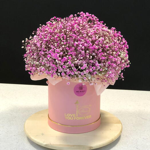 11 розовых гипсофил в шляпной коробке