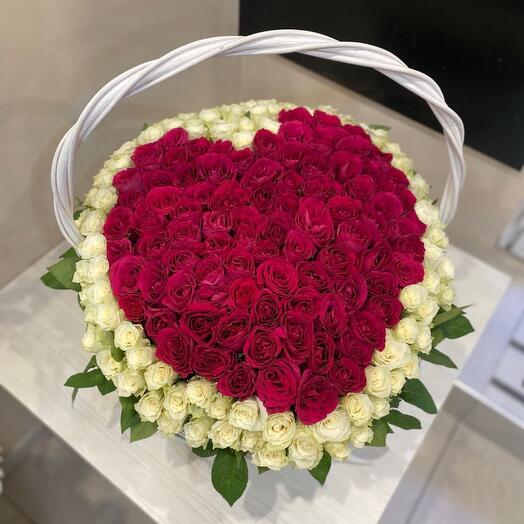 Корзина сердце 201 роза