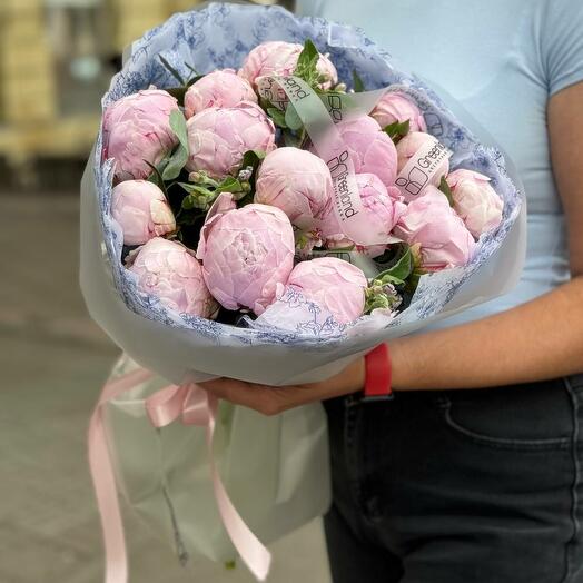 Букет из 15 пионов