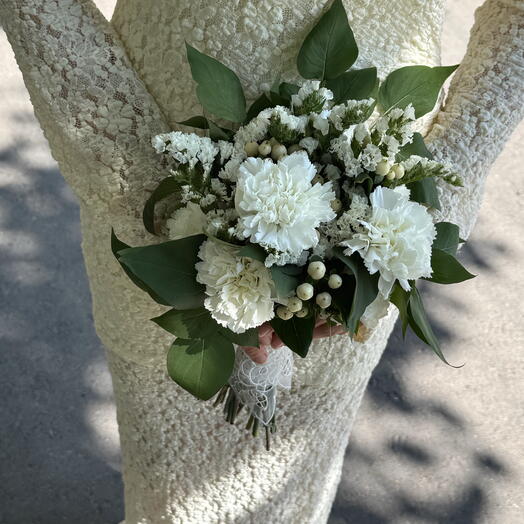 Свадебный букет из белых диантусов