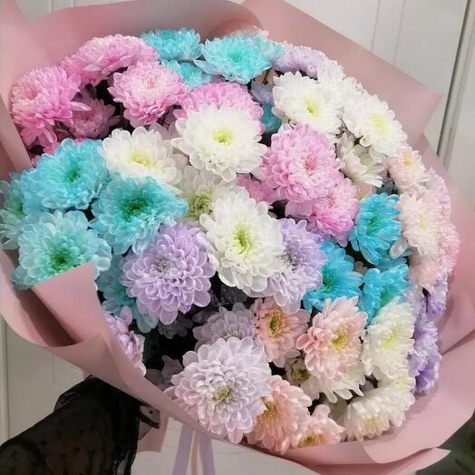 Букет из 15 разноцветных хризантем