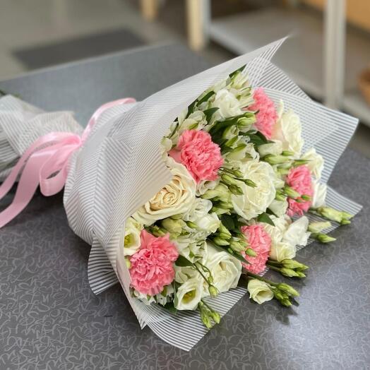 Giant bouquet of bush roses