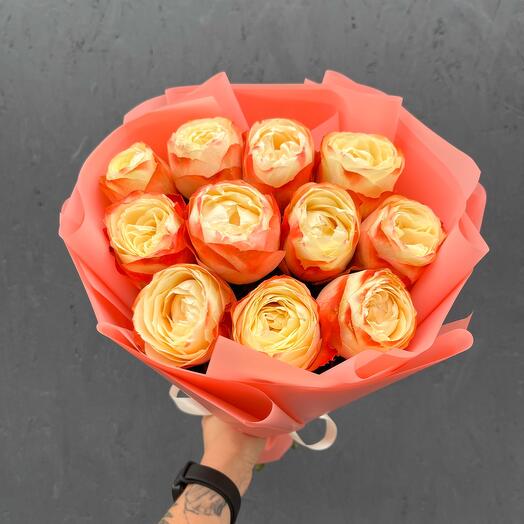 Букет из 11 пионовидных роз Карма в упаковке