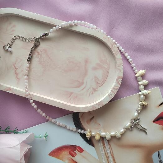 Ожерелье из натурального жемчуга с ракушками