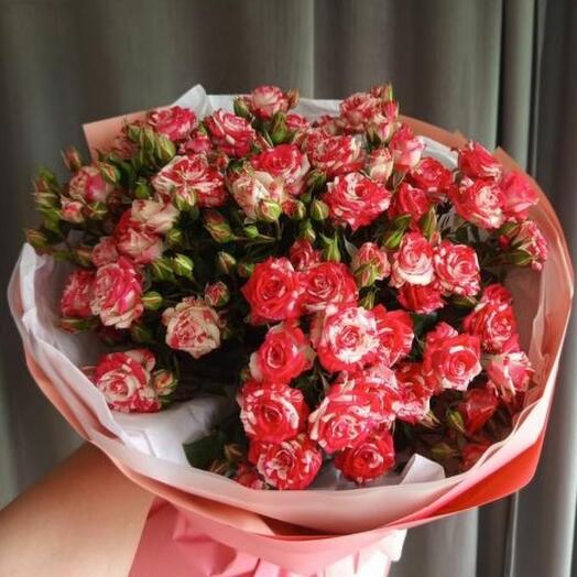 Букет из кустовой розы