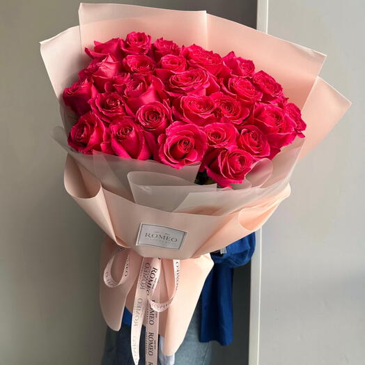 Яркий акцент из роз️